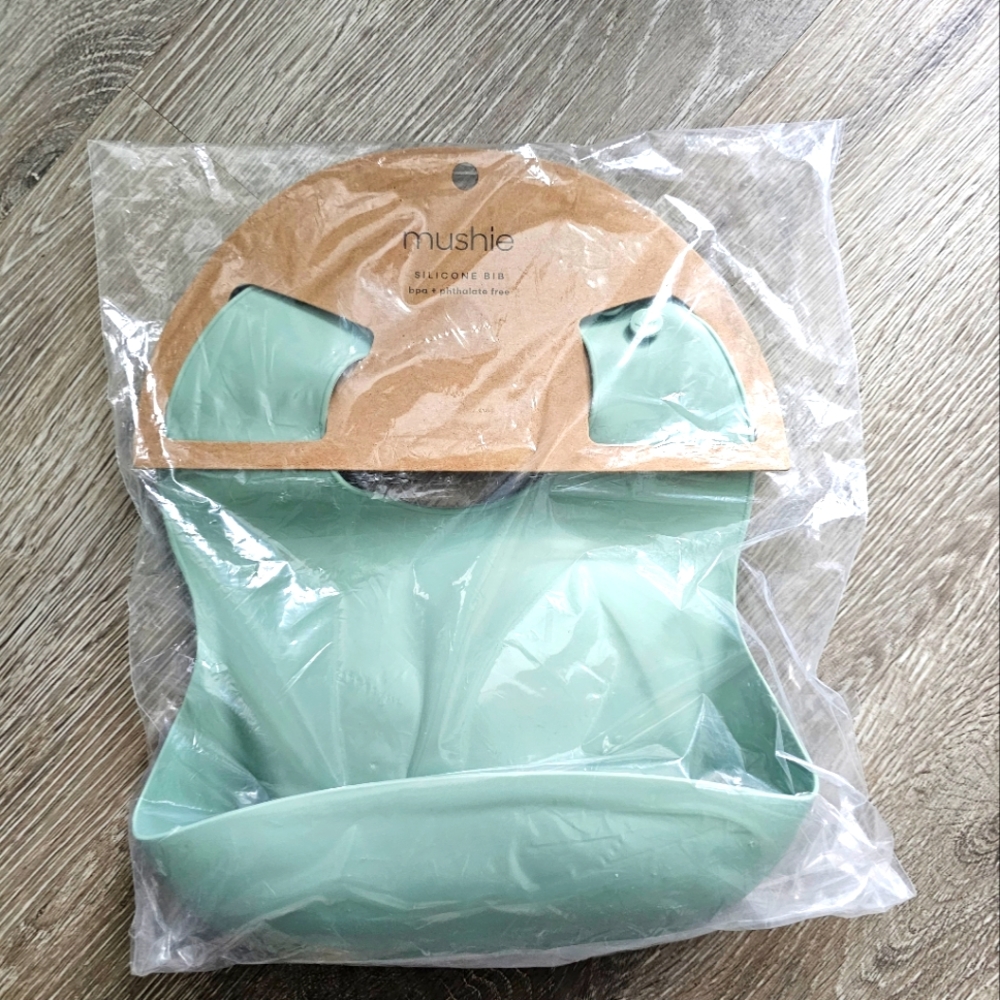 Silicone bib- brand new
